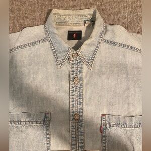 Levi’s Classic Original, light blue denim men shirt. Size L. 100% cotton.